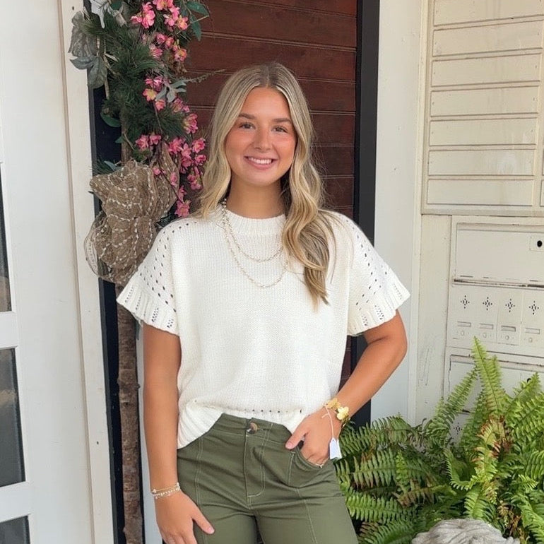 Cream/White shorts sleeve sweater